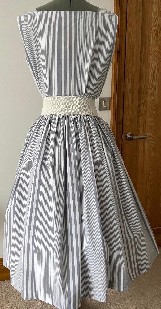1950s Vintage Sewing Pattern B38 DRESS (R197)
