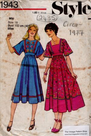 1977 Vintage Sewing Pattern (Bust 40″- 102cm) DRESS (2435) Style 1943