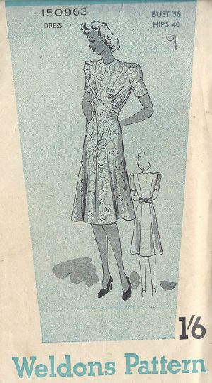 Dainty Undies - Vintage Knitted Panties, Camiknickers and Underwear Pattern  Book (Weldons Practical: Weldons: 9781934268230: : Books