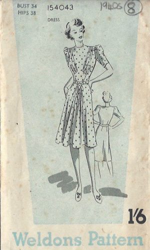 Dainty Undies - Vintage Knitted Panties, Camiknickers and Underwear Pattern  Book (Weldons Practical: Weldons: 9781934268230: : Books